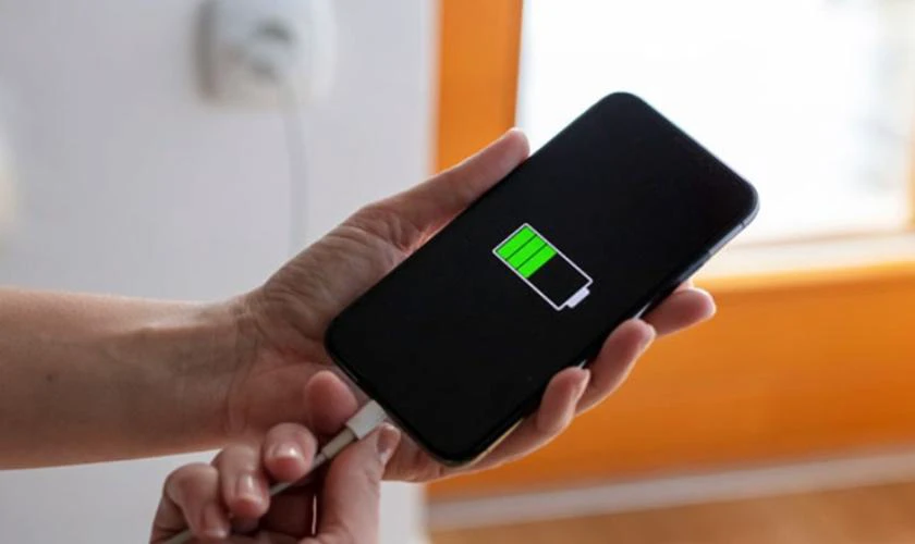 Tại sao phải biết iPhone 12 Pro Max có tự ngắt sạc không