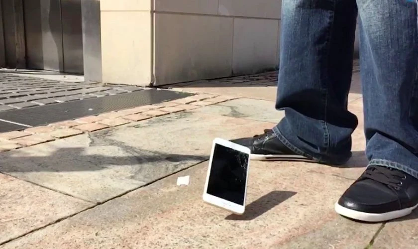 Tại sao iPhone 12 Pro Max bị bể mặt sau
