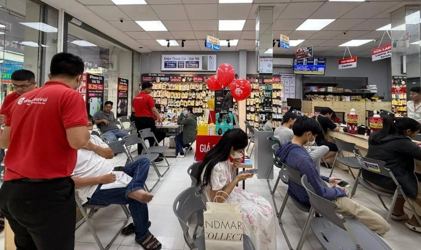 Địa chỉ thay màn hình iPhone 12 Pro Max bị chớp uy tín