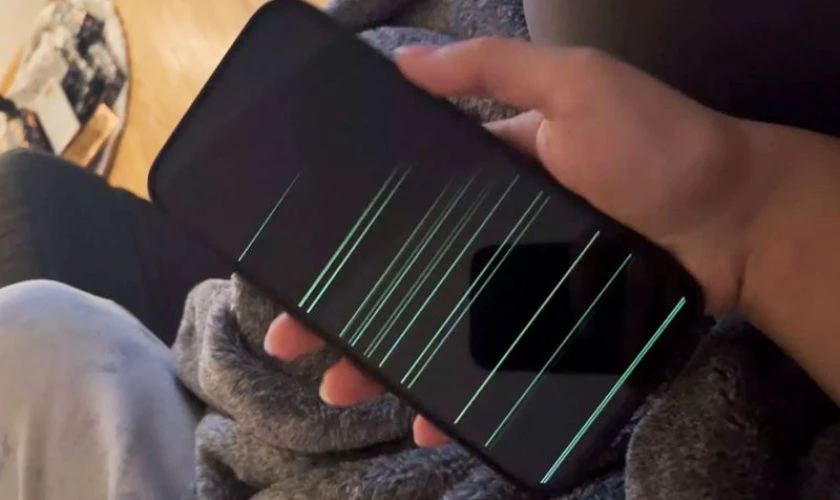 Dấu hiệu iPhone 12 Pro Max bị chớp màn hình