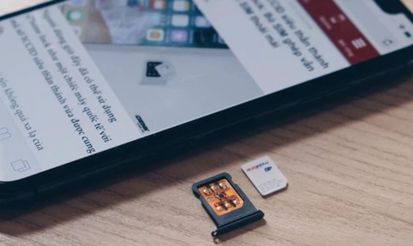 Lỗi SIM hoặc khe SIM bị bẩn, lỏng, hỏng
