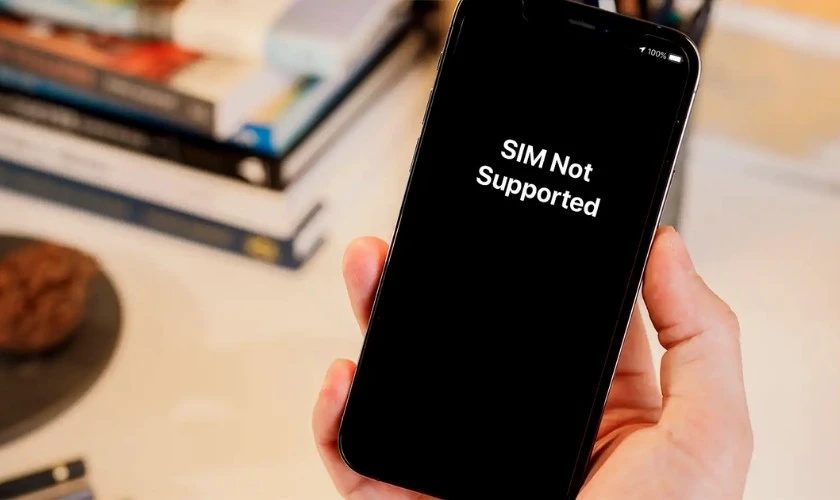 iPhone bị khóa mạng và sử dụng SIM không tương thích