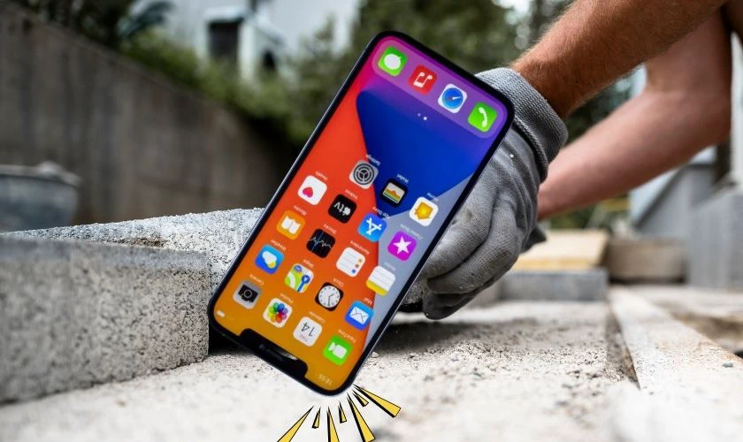 Tại sao iPhone 12 Pro Max bị vỡ màn hình - Rơi rớt