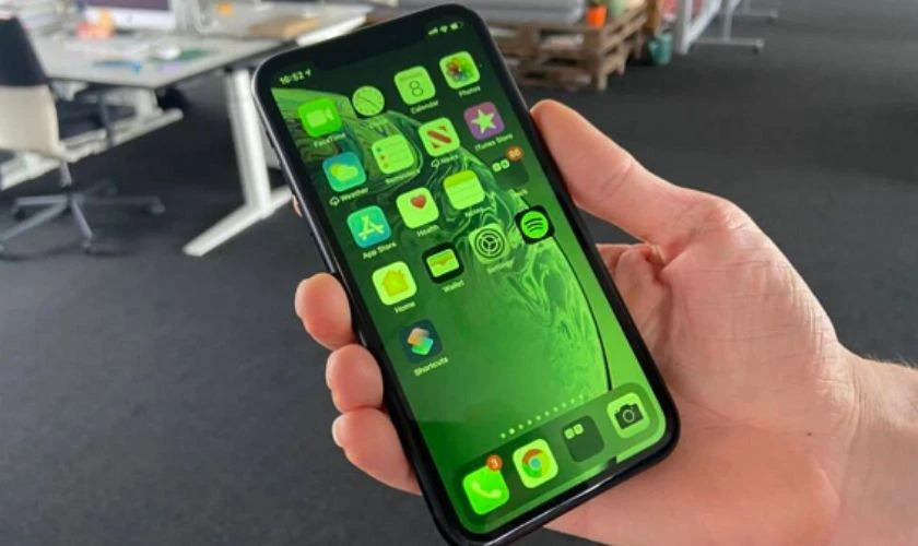 iPhone 12 Pro Max bị xanh màn hình là gì?