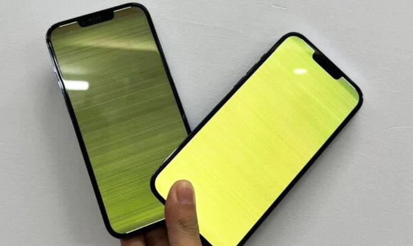 iPhone 12 Pro Max bị xanh màn hình: Khi nào cần thay màn hình?