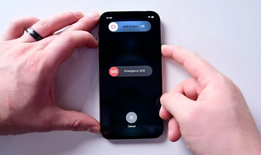 Cách khắc phục iPhone 12 Pro Max bị xanh màn hình