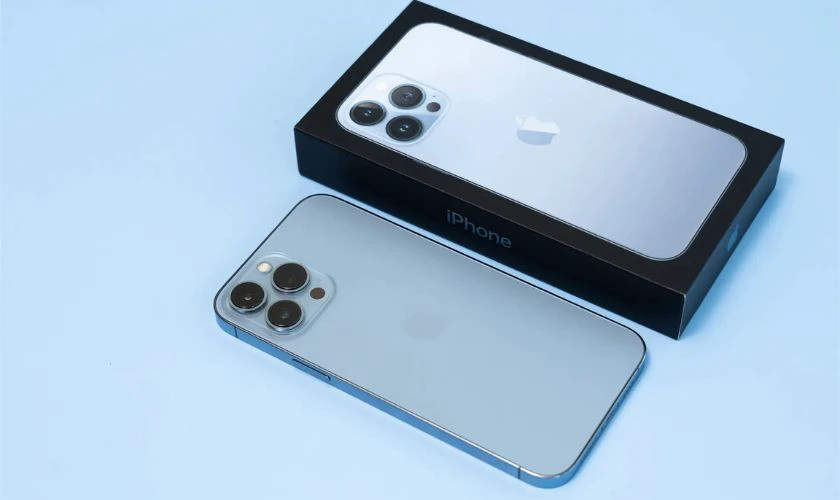 Có nên mua iPhone 12 Pro Max hay nên mua điện thoại 120Hz?