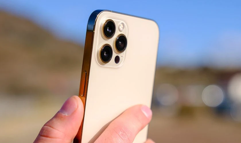 iPhone 12 Pro Max bị lỗi camera bị rung