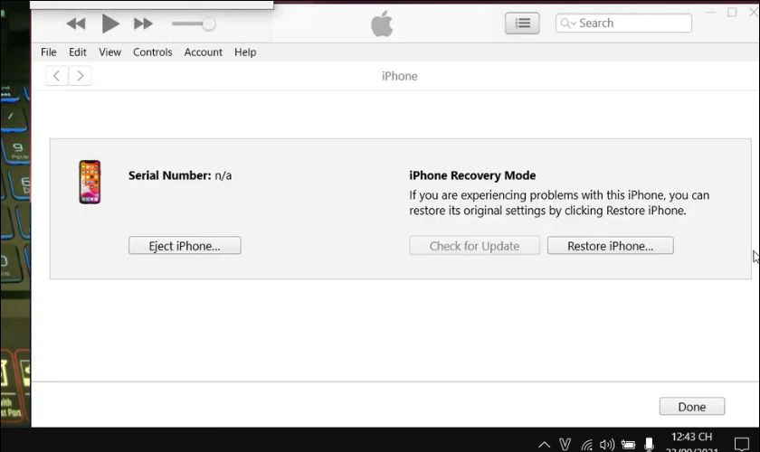 Chọn Restore iPhone, xác nhận thao tác và đợi iTunes hoàn tất quá trình cài đặt lại