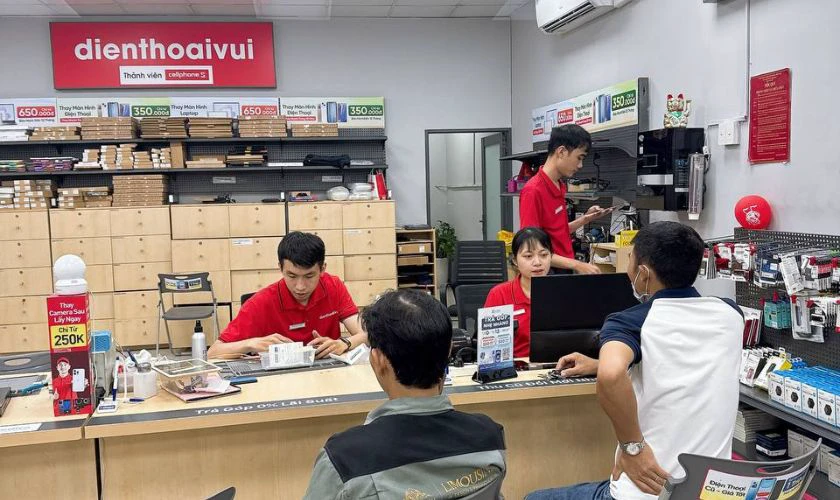 Thay màn hình iPhone 12 Pro Max tại trung tâm uy tín