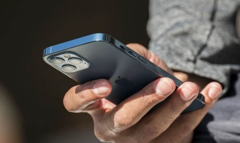 Kính Ceramic Shield trên iPhone 12 Pro Max có khả năng chống xước ra sao?