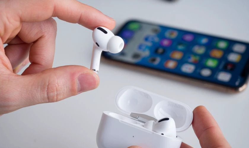 Nên mua tai nghe có dây hay không dây cho iPhone 12 Pro Max