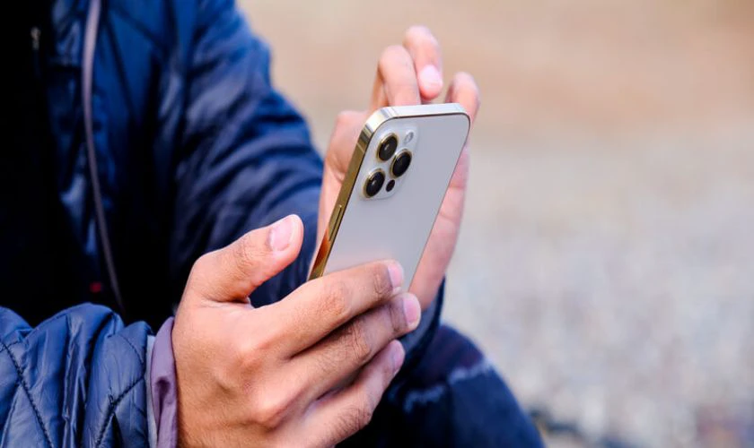Câu hỏi về iPhone 12 Pro Max có nên lên iOS 26 không