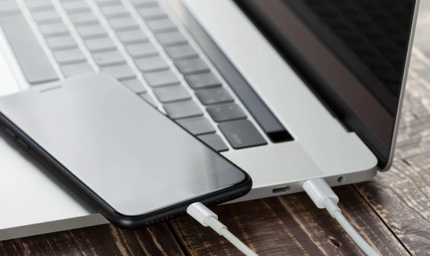 Cập nhật hoặc khôi phục iOS qua iTunes/Finder