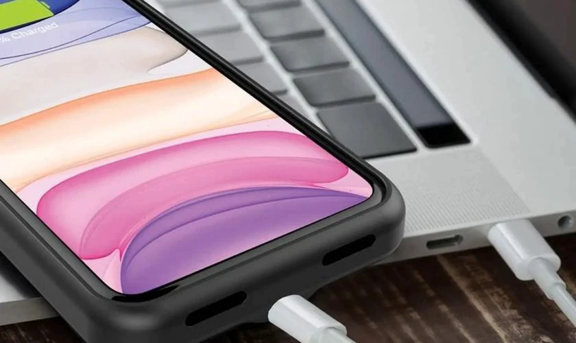 Dấu hiệu iPhone 12 Pro Max sạc bị giật
