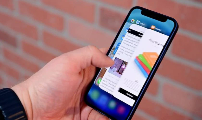 iPhone 12 Pro Max bị giật nhẹ do ứng dụng chạy nền