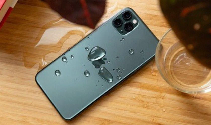 iPhone 12 Pro Max bị rơi, va đập mạnh hoặc ngấm nước trước đó