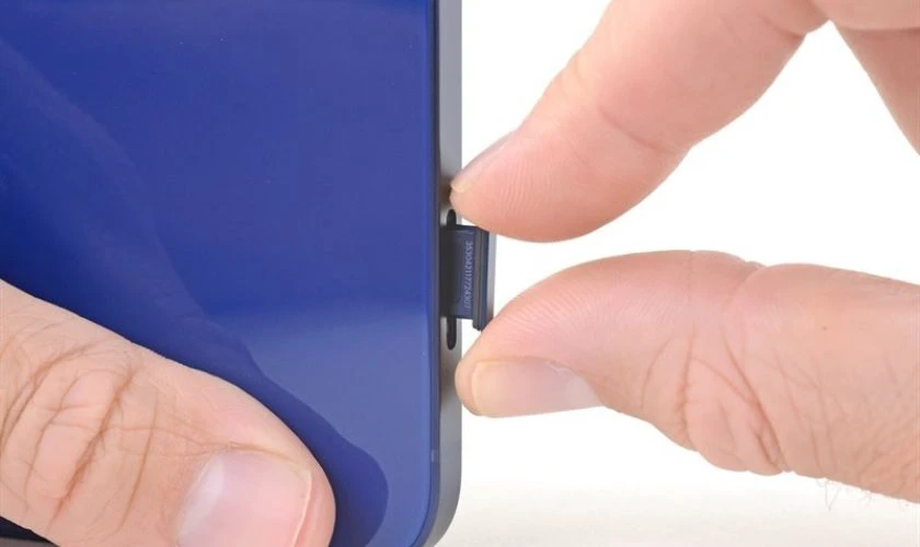 iPhone 14 Plus có khe SIM không?