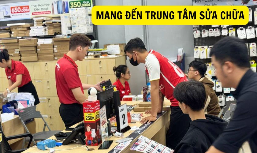 Mang đến trung tâm sửa chữa nếu đã thử hết nhưng vẫn không hiển thị