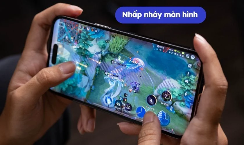 Có thể kèm theo hiện tượng giật, đơ, nhấp nháy màn hình