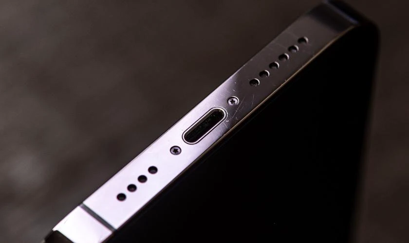 Cách khắc phục iPhone 14 Pro Max bị tróc sơn viền