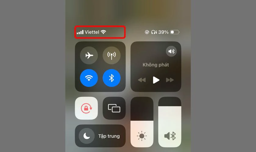 Bật nguồn lại và đợi vài giây để thiết bị nhận sóng di động
