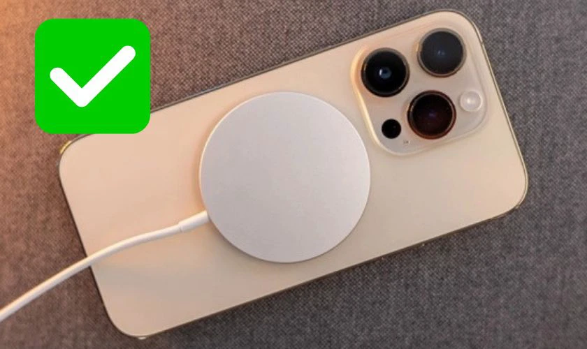 Cách sạc không dây trên iPhone 14 Pro Max