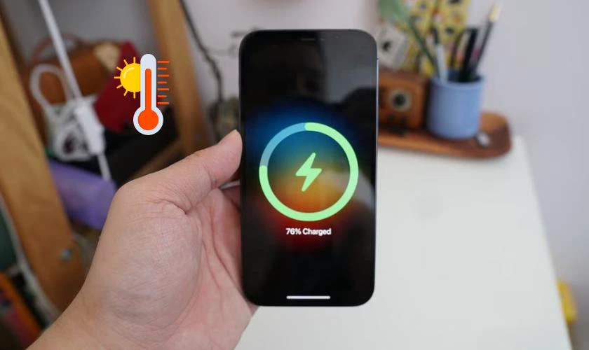 iPhone 14 Pro Max sạc bị nóng máy là tình trạng gì?