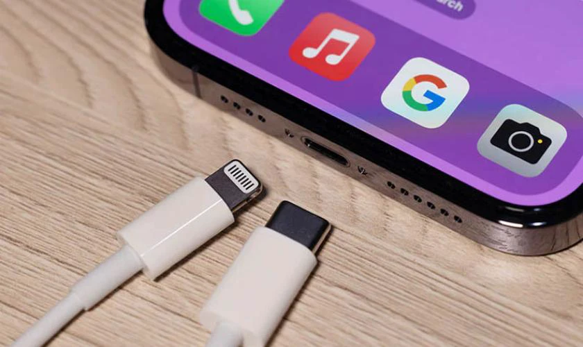 iPhone 14 Pro Max sạc bị nóng máy: Khi nào cần thay pin?
