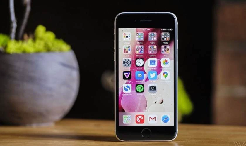 iOS 14.6 có hao pin không trên iPhone SE 2020