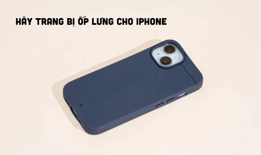 Cách xử lý iPhone 15 bị tróc sơn tại nhà - Dùng ốp lưng