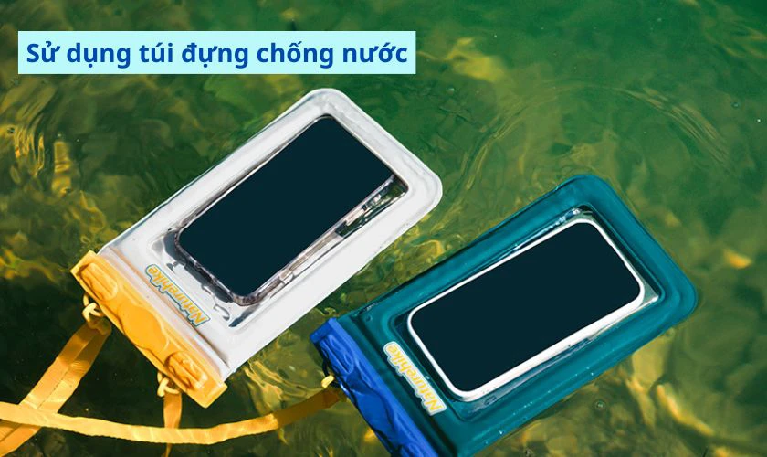 Cách sử dụng iPhone 15 trong các điều kiện ẩm ướt hoặc dưới nước