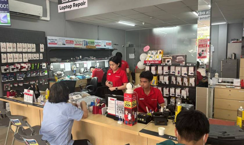 Địa chỉ sửa chữa iPhone 15 Plus bị lỗi màn hình uy tín, lấy liền
