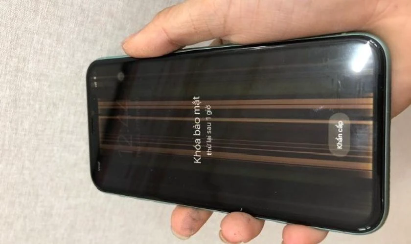iPhone 15 Pro Max bị đơ màn hình: Khi nào cần thay màn hình?