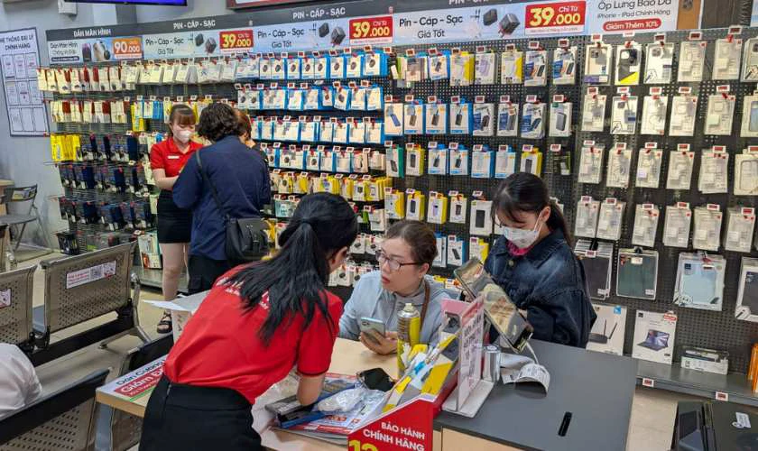 Địa chỉ kiểm tra và sửa chữa iPhone 15 Pro Max bị đơ màn hình