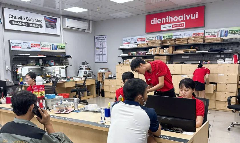 Địa chỉ kiểm tra và sửa chữa iPhone 15 Pro Max bị tụt pin nhanh