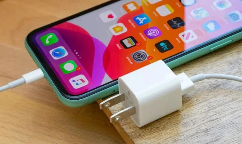 Có nên bật chế độ tự ngắt sạc trên iPhone 15 Pro Max