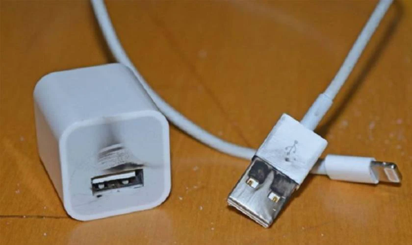 Tại sao iPhone 15 sạc không vào pin?