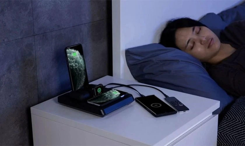 Có nên để iPhone 15 sạc qua đêm không?