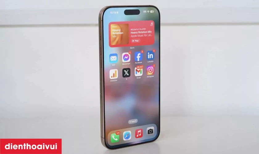 Màn hình 6.9 inch và tần số quét lên đến 120Hz