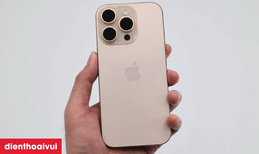 Thiết kế Titan sang trọng & bền bỉ