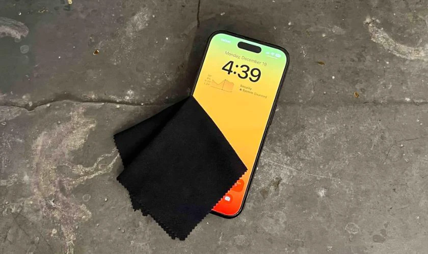 Làm khô điện thoại iPhone 16 Pro Max