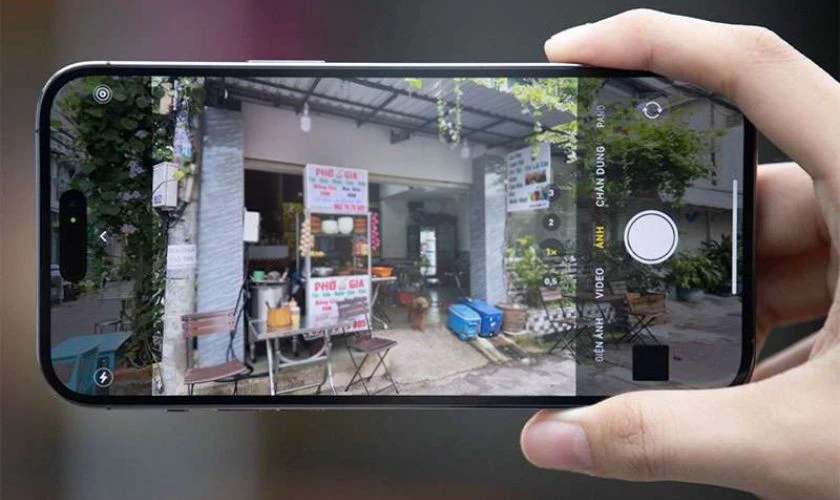 iPhone 16 Pro Max chụp ảnh bị mờ là gì?