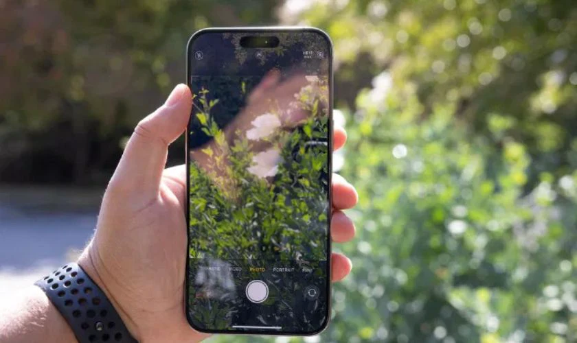 iPhone 16 Pro Max chụp ảnh bị mờ: Khi nào cần thay camera?