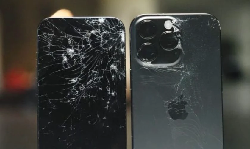 iPhone 16 Pro Max bị rơi vỡ khiến camera bị mờ