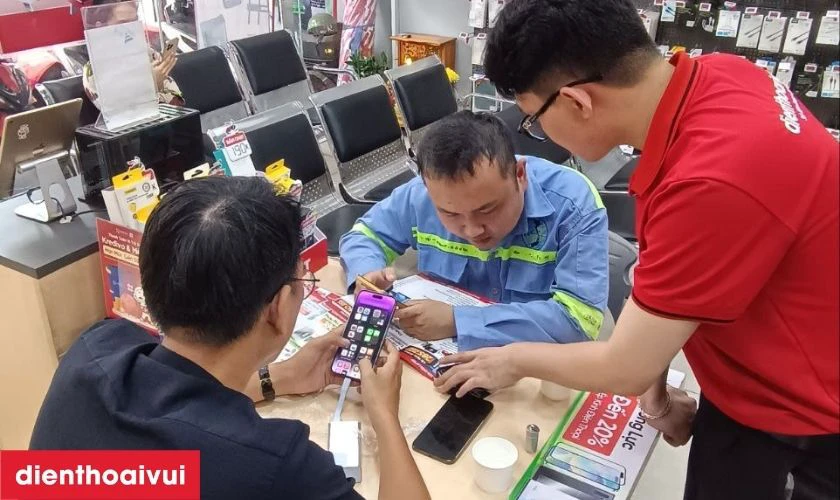 Nhân viên tư vấn tận tình, chuyên nghiệp