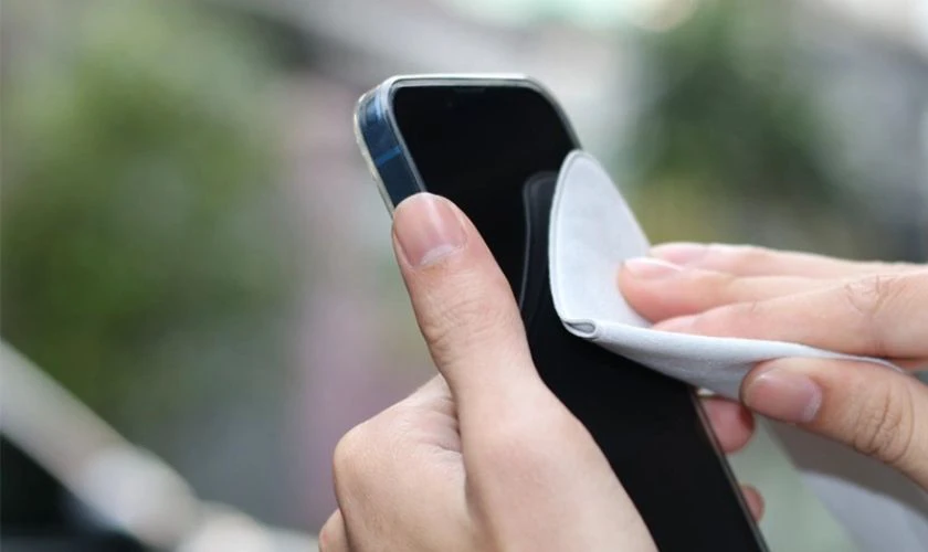 Kiểm tra và vệ sinh màn hình