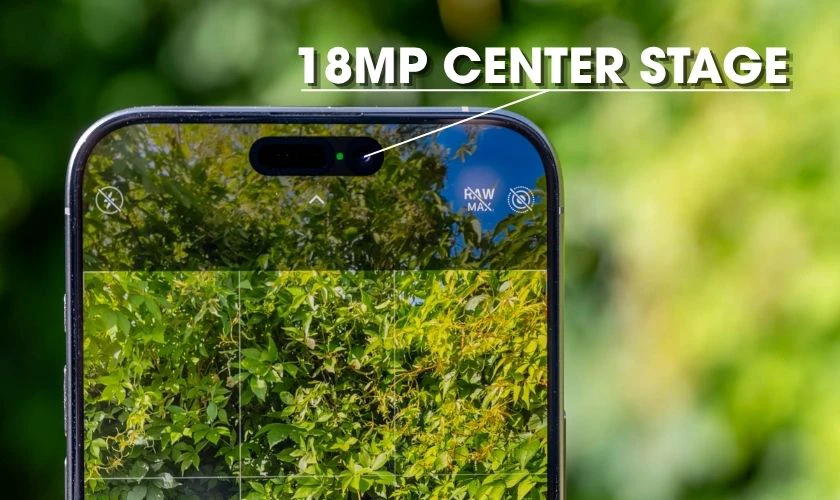 Camera trước 18MP tích hợp OIS và Center Stage