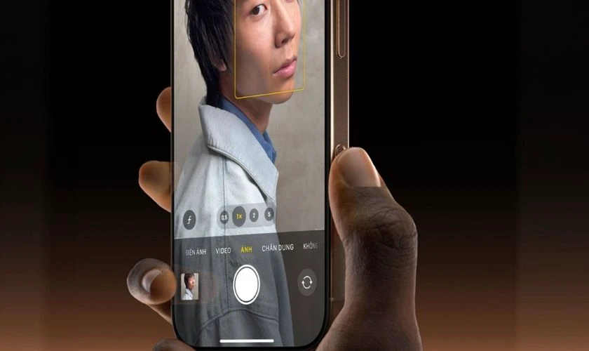 Camera Control trên iPhone 17 giúp bạn chuyển đổi nhanh giữa camera trước và sau