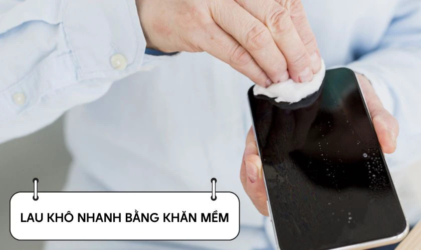 Cần xử lý thế nào nếu iPhone 17 bị ướt?